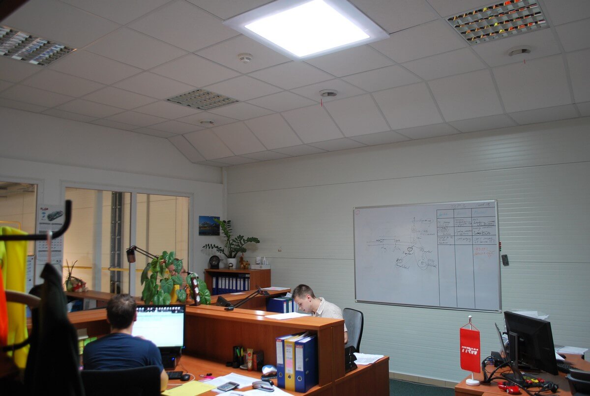 Osvetlenie kancelárie denným svetlom vďaka svetlovodom Sunway