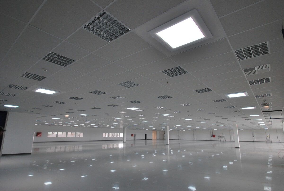 Svetlovody Sunway v skladových a výrobných priestoroch